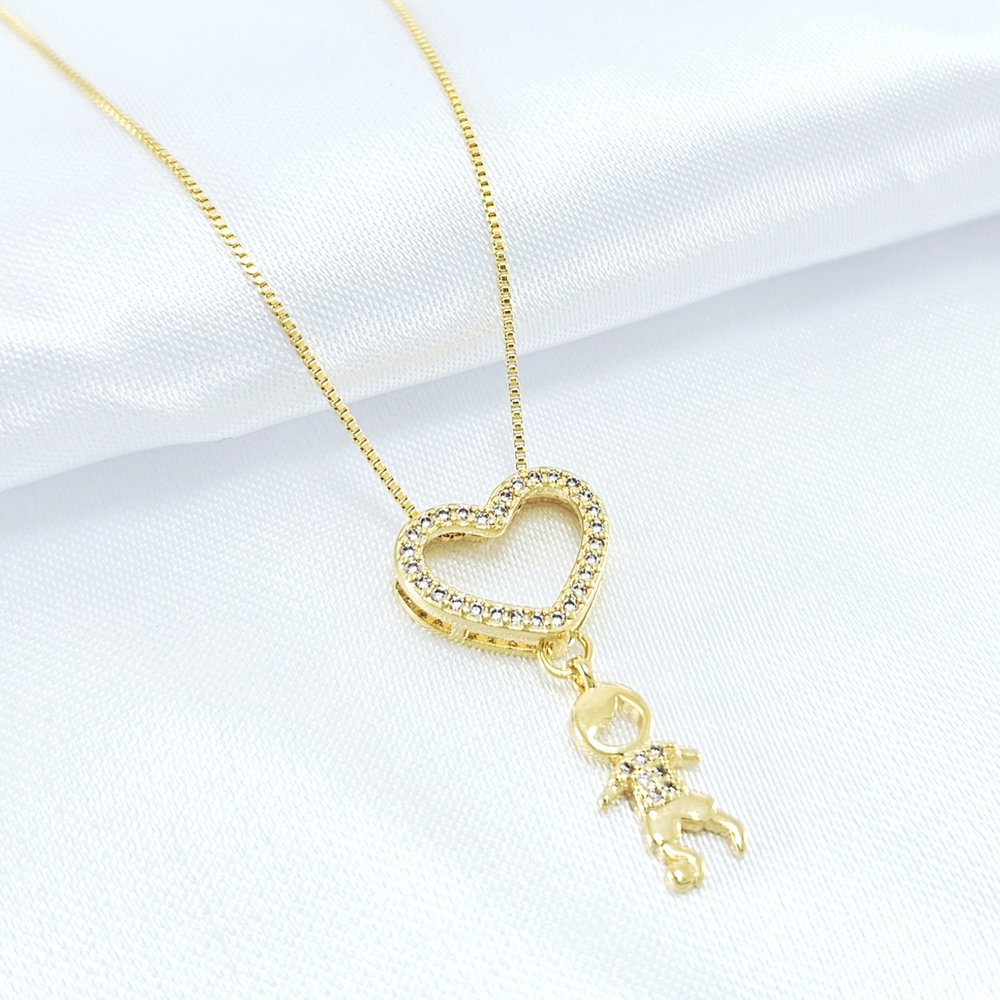 Gargantilha coração cravejado vazado com MENINO