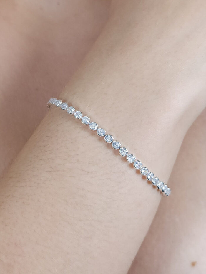 Pulseira fio zircônias em círculos pequenos