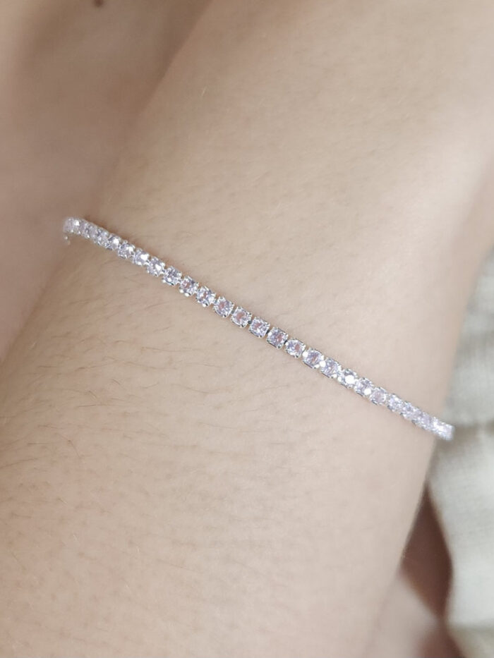 Pulseira fio riviera detalhados