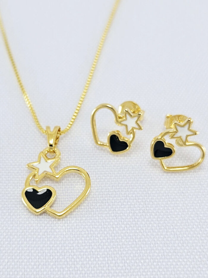 Conjunto coração vazado detalhe estrela