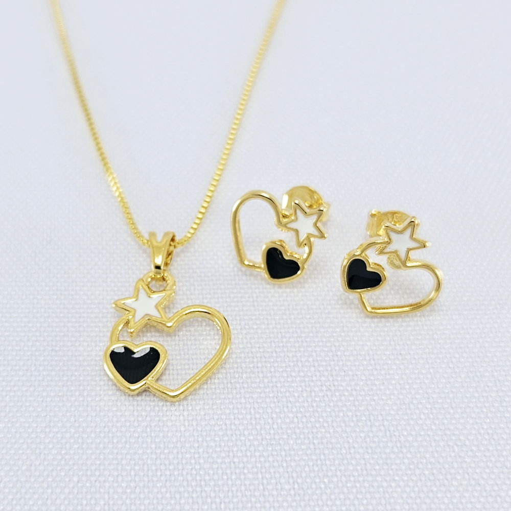 Conjunto coração vazado detalhe estrela