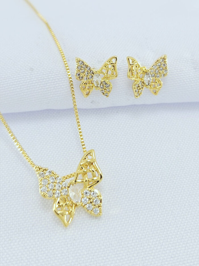 Conjunto borboleta cravejado e detalhe vazado