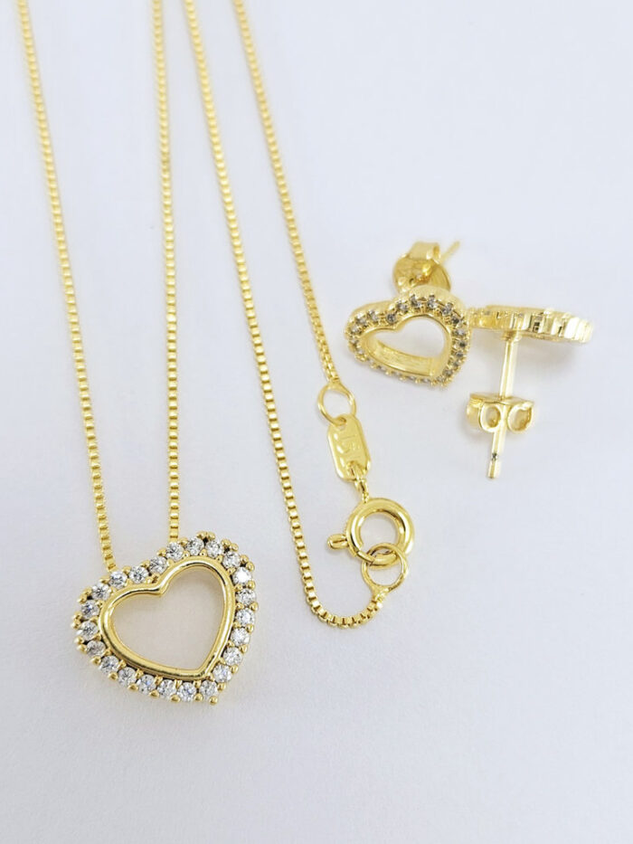 Conjunto coração fio cravejado detalhe vazado