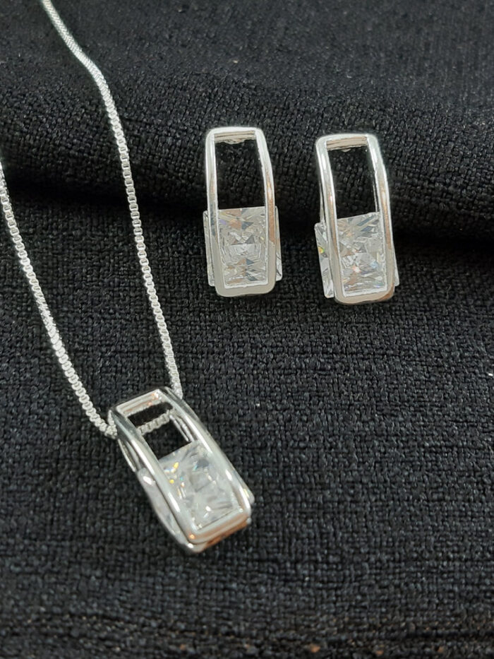 Conjunto retangular com pedra cristal