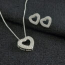 Conjunto estlio coração vazado cravejado