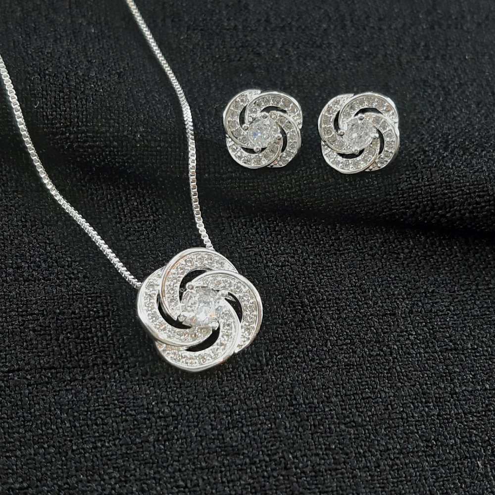 Conjunto flor cravejado