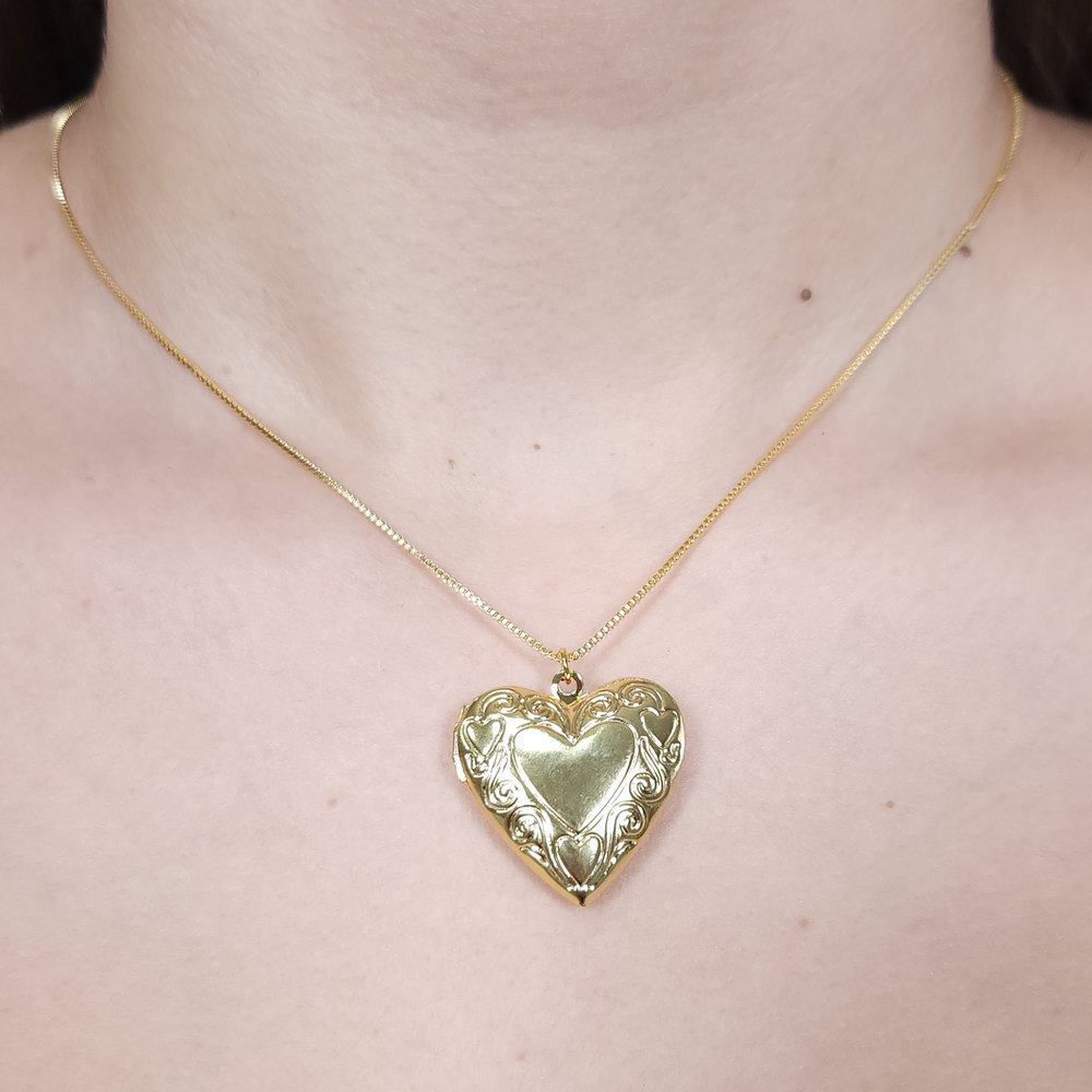 Gargantilha relicário coração detalhado