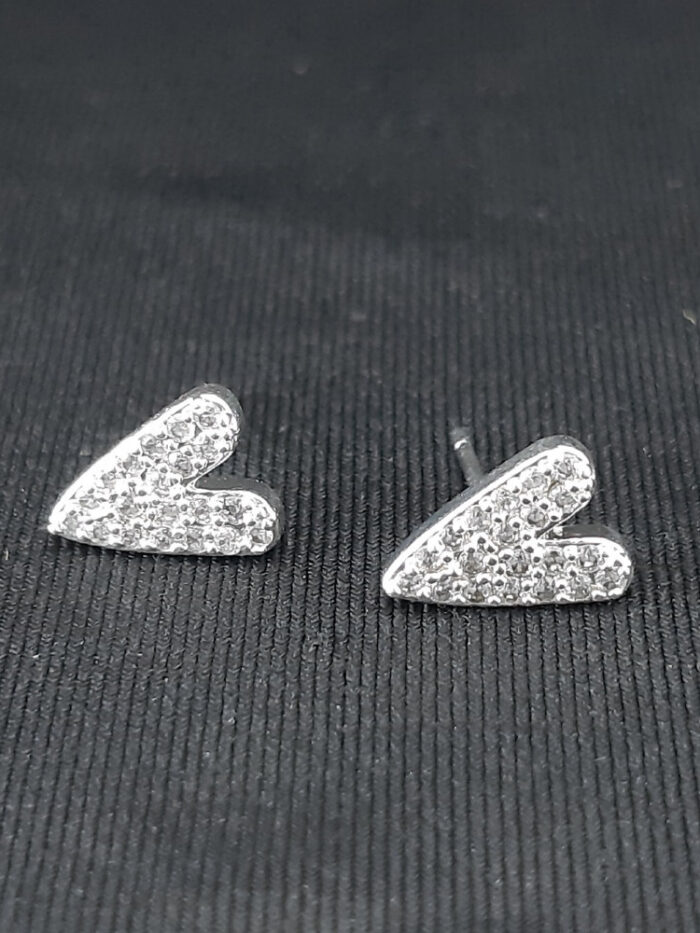 Brinco coração cravejado