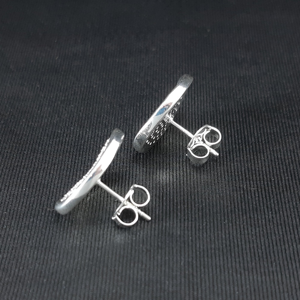 Brinco circulo oval cravejado borda prateada - Imagem 2