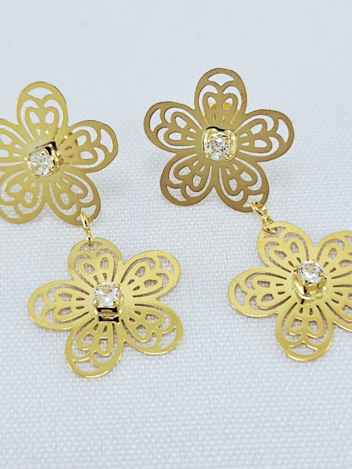 Brinco flor dupla com pedra cristal