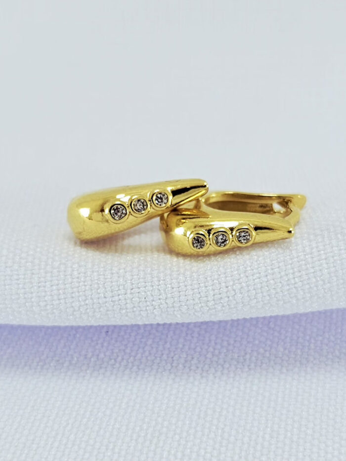 Brinco argola com pontos de luz