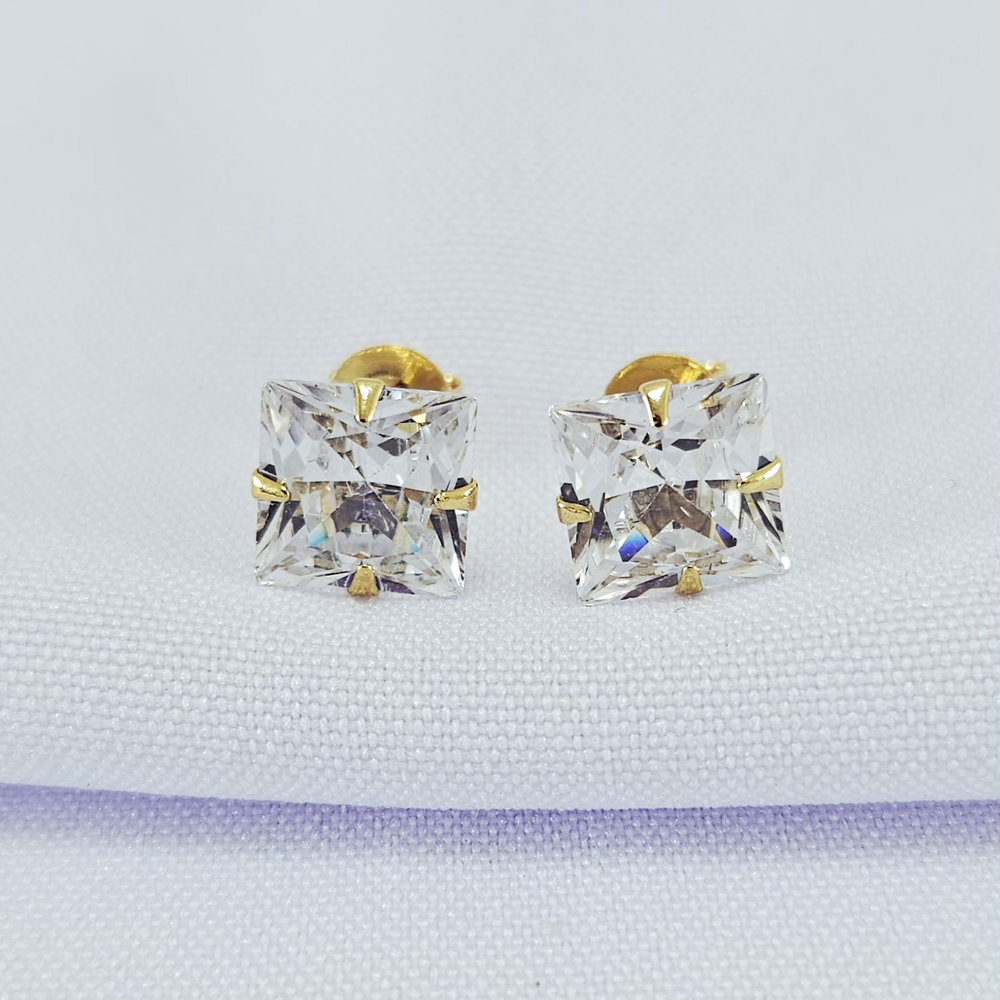 Brinco quadrado com pedra cristal