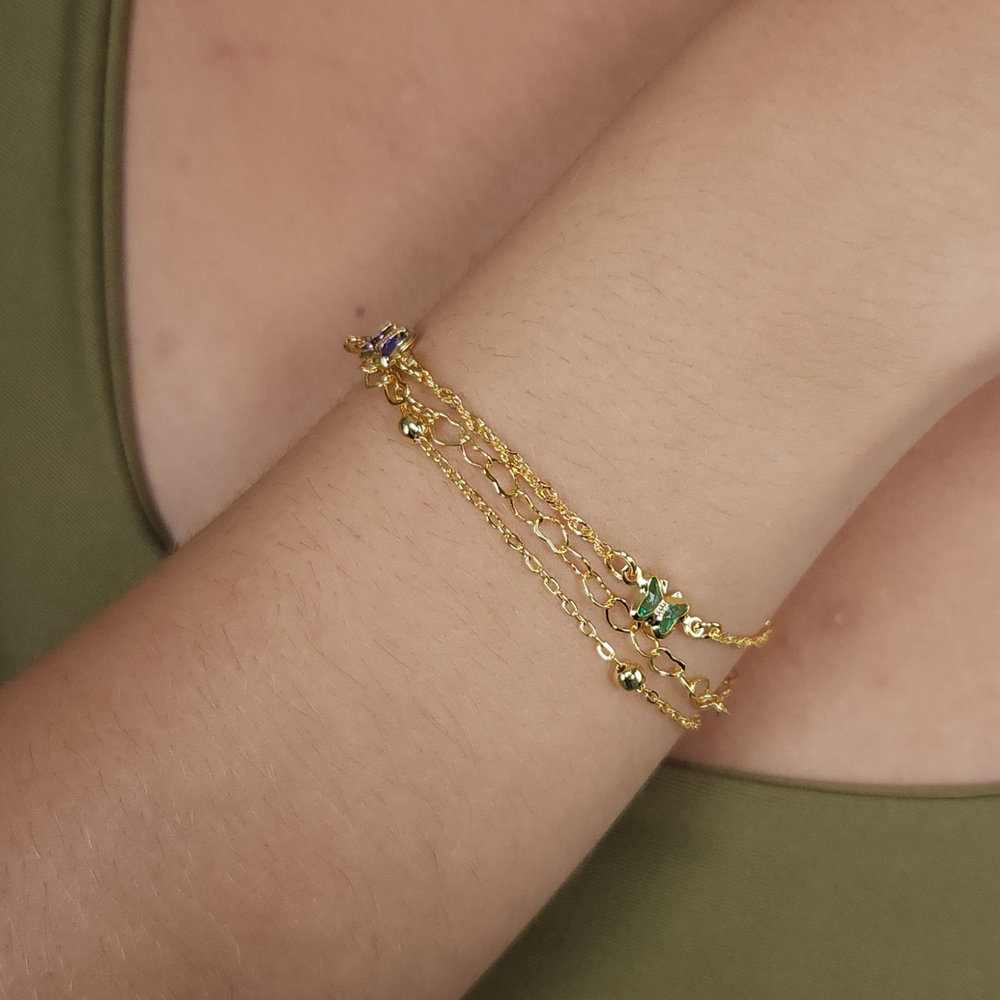 Pulseira tripla com borboletas coloridas