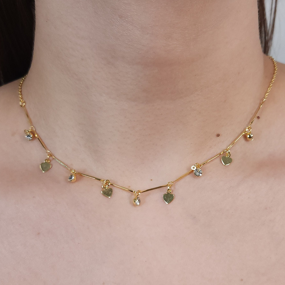 Gargantilha chocker elos caninhos com pontos de luz e coração chapeado