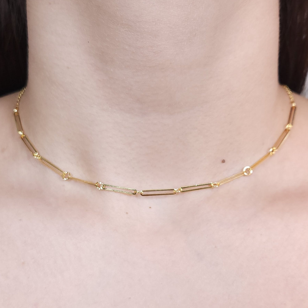 Gargantilha chocker com detalhe em elos longos