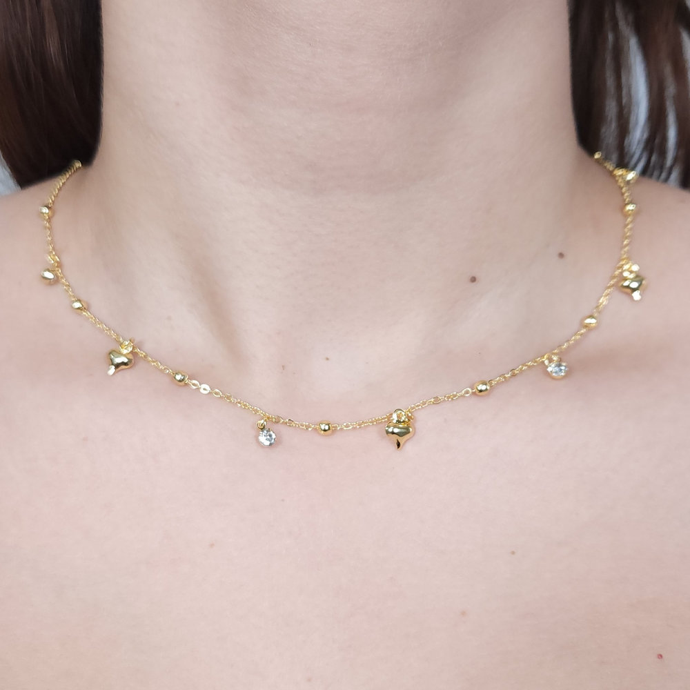 Garantilha chocker com bolinhas lisas e pêndulos pontos de luz e coração