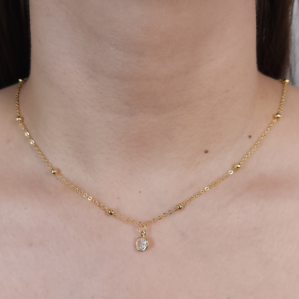 Gargantilha bolinhas lisas e pingente ponto de luz