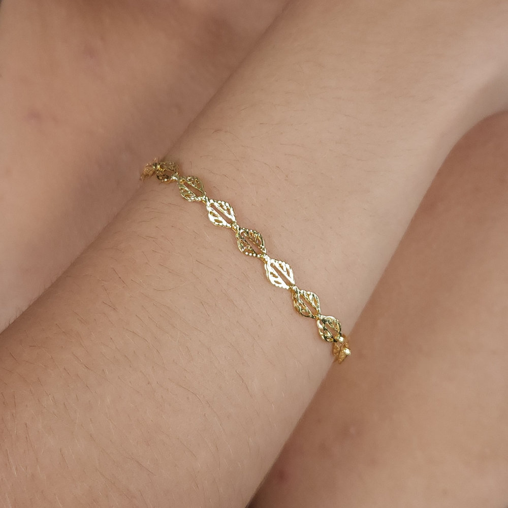 Pulseira elos formato folhas vazado