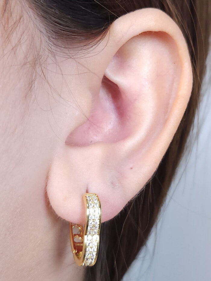 Brinco coração fio cravejado