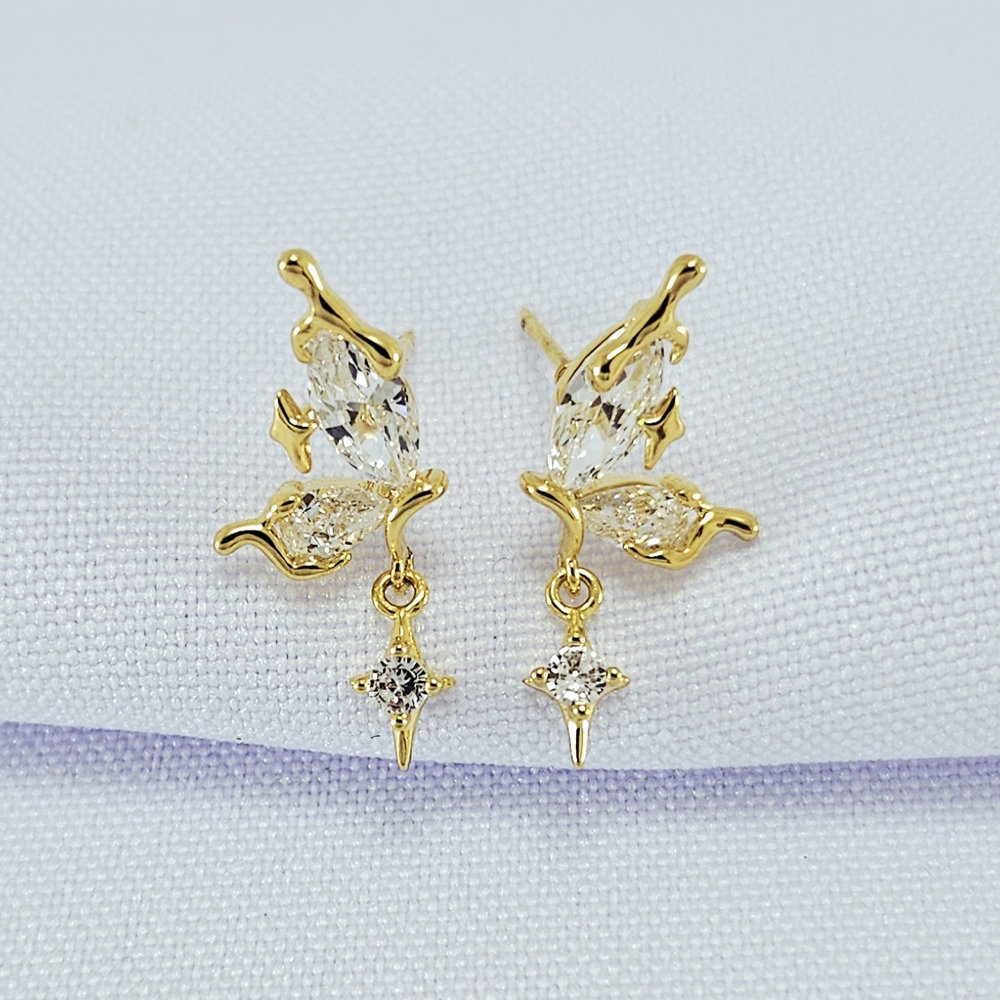 Brinco borboleta com cristal detalhe ponto de luz