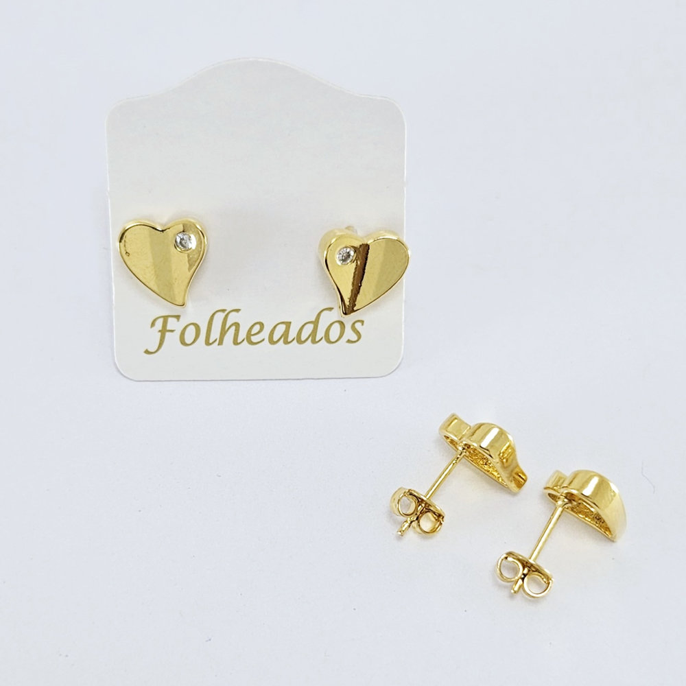 Brinco coração com detalhe de pedra cristal