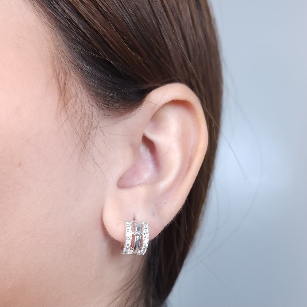 Brinco argola cristal detalhado