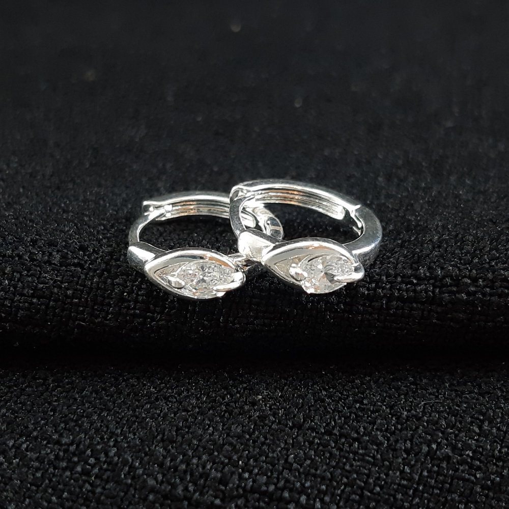 Brinco argola detalhe cristal