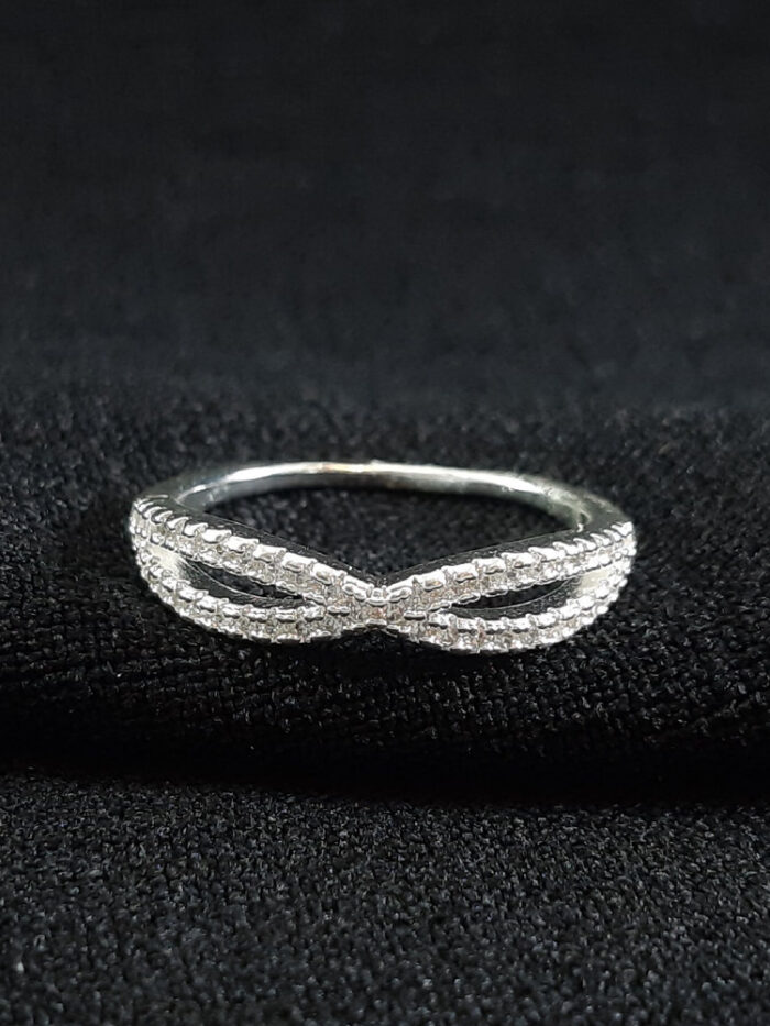 Anel infinito cravejado