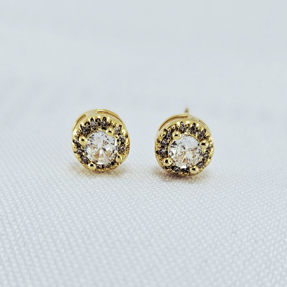 Brinco circulo cravejado com pedra e microzircônias