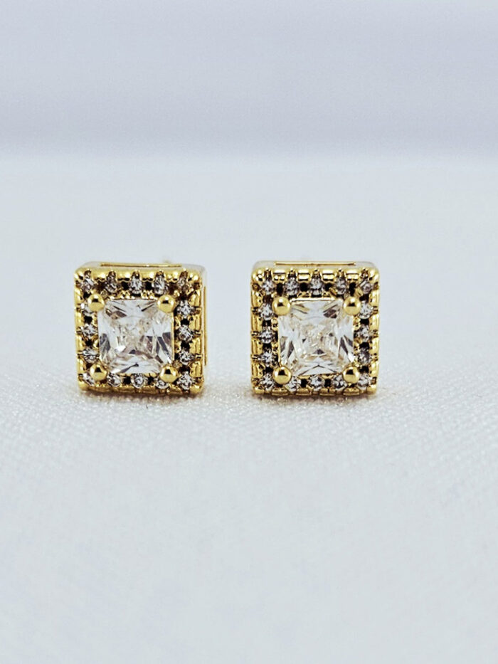 Brinco fixo quadrado com pedras e microzircônias