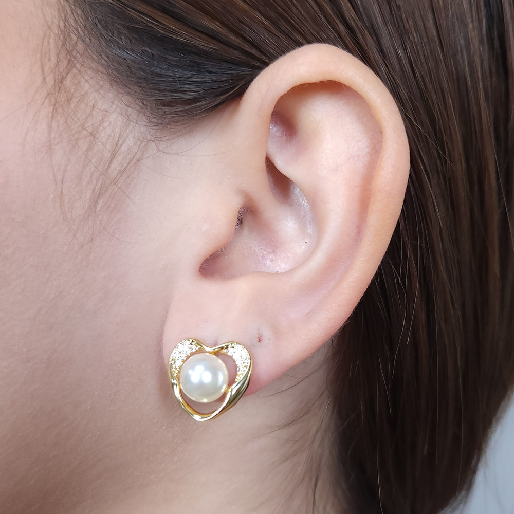 Brinco coração zircônia com pérola