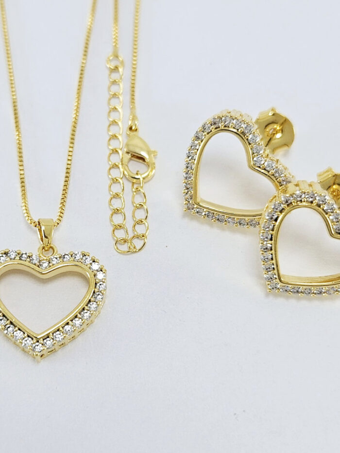 Conjunto coração vazado cravejado