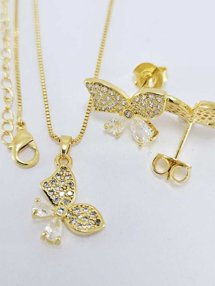 Conjunto borboleta cravejado com pedra cristal