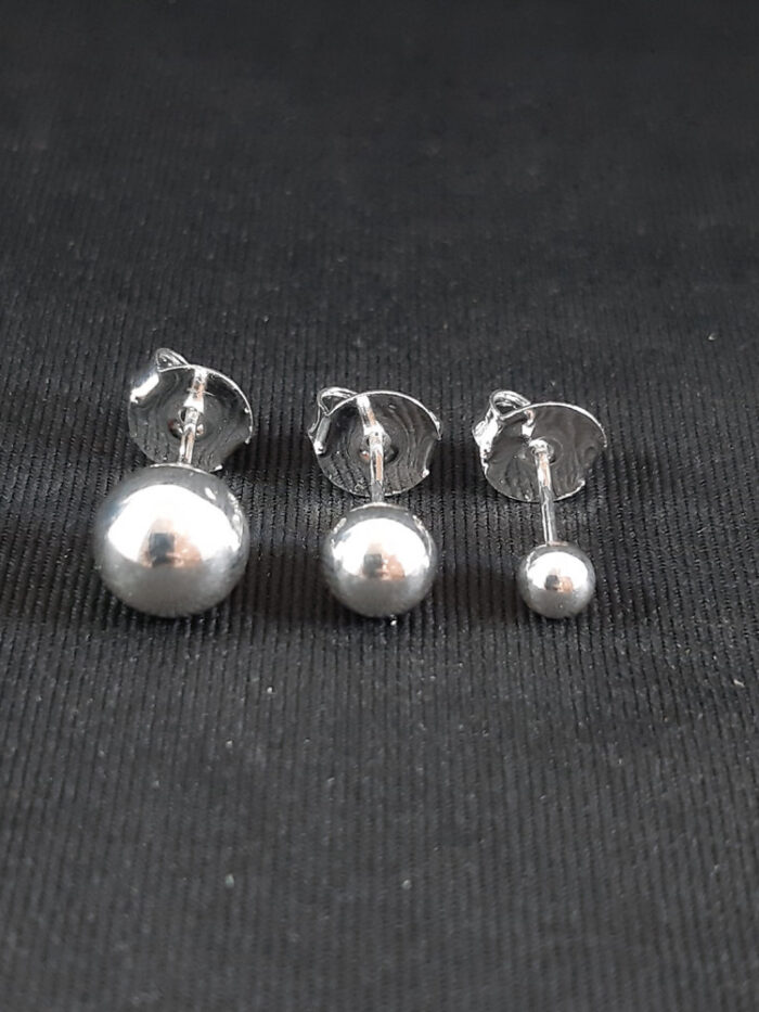 Trio de brincos bolas prateadas