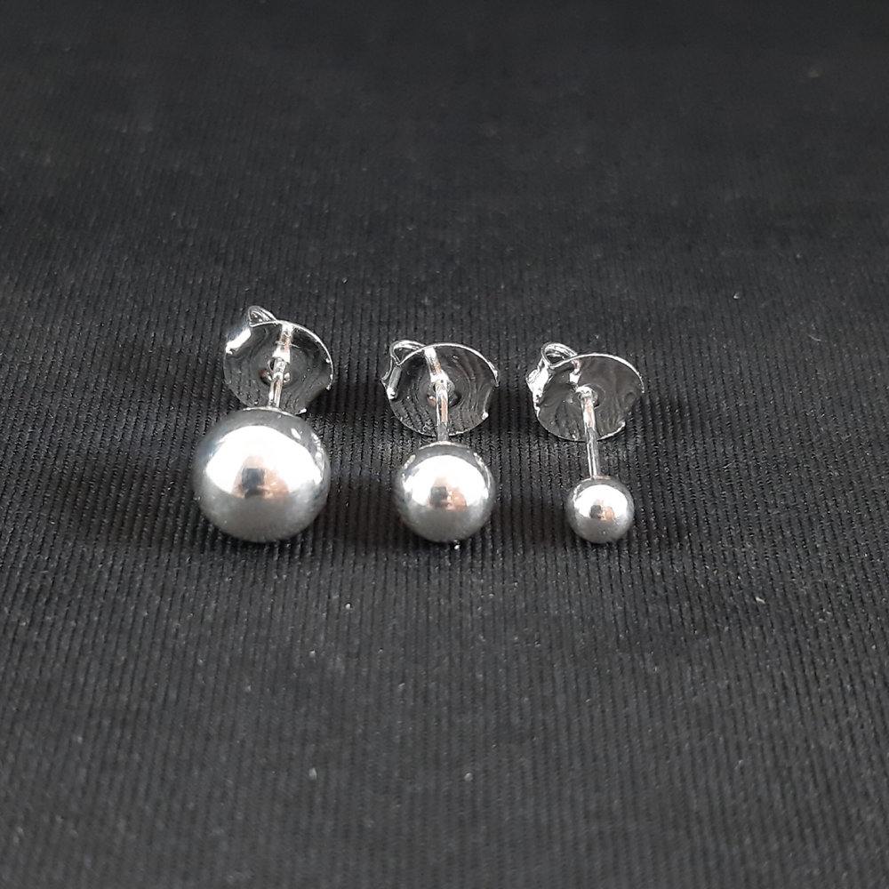 Trio de brincos bolas prateadas