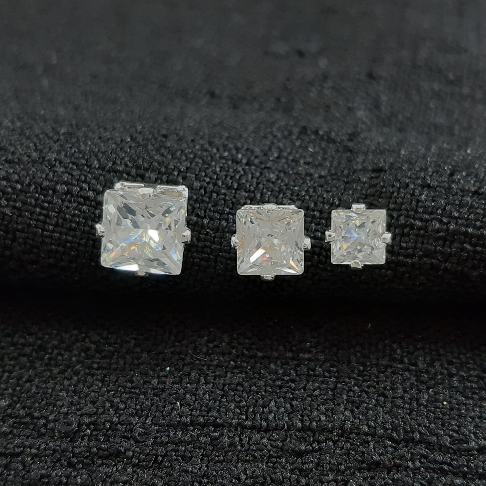 Brinco trio pedra quadrada cristal