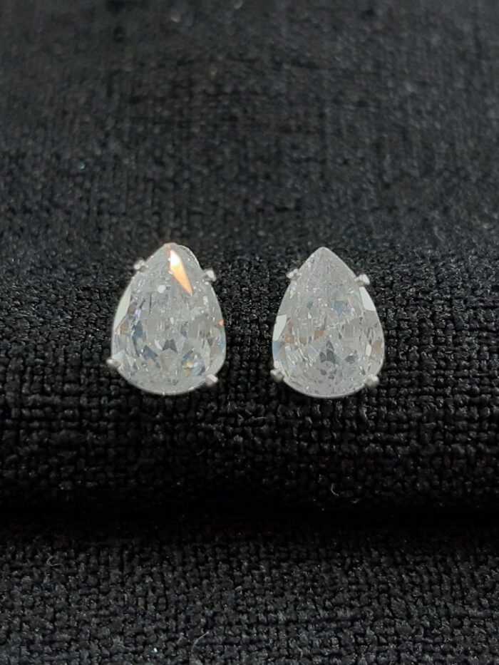 Brinco estilo gota pedra cristal