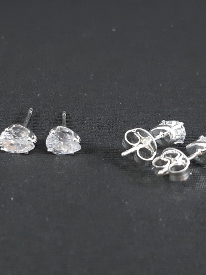 Brinco formato gota cristal