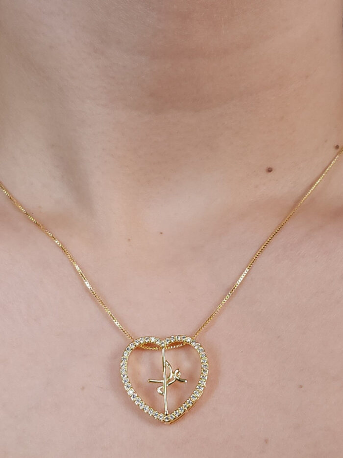 Gargantilha  coração cravejado detalhe fé