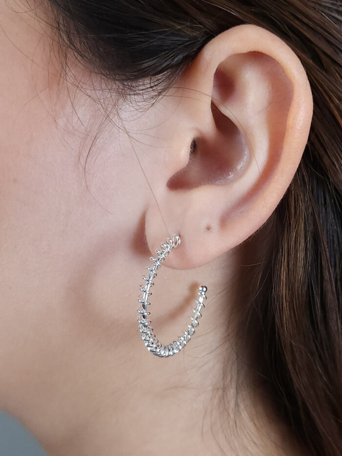 Brinco argola  com fio mola revestida