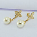 Brinco flor com pérola pêndulo