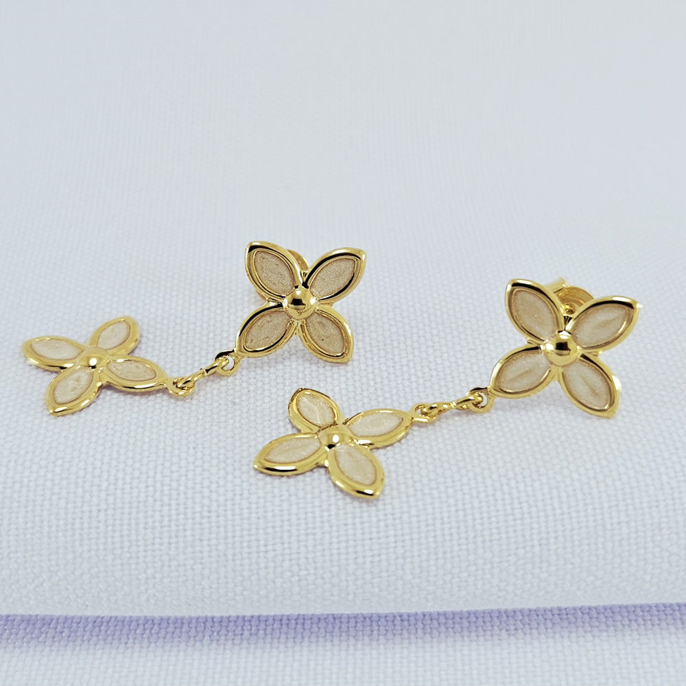 Brinco flor dupla quatro pétalas - Imagem 3