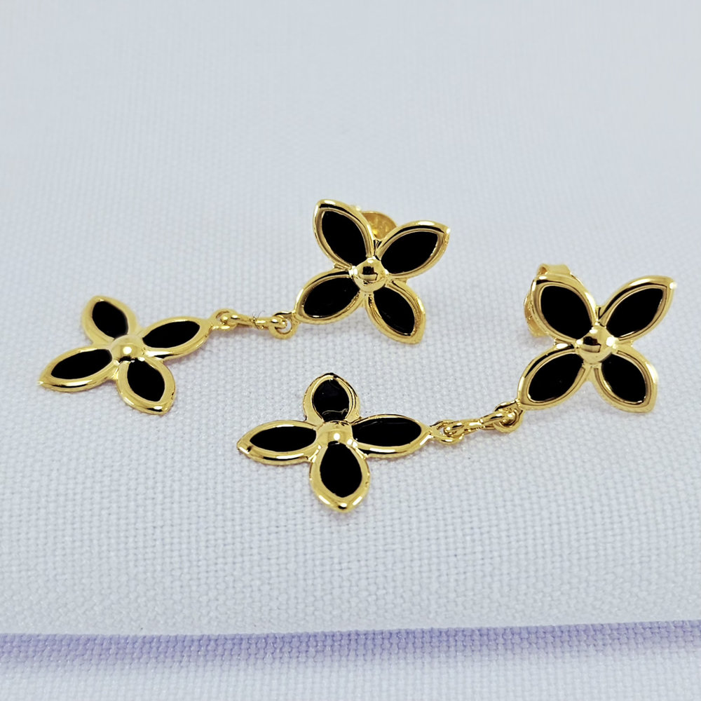 Brinco flor dupla quatro pétalas