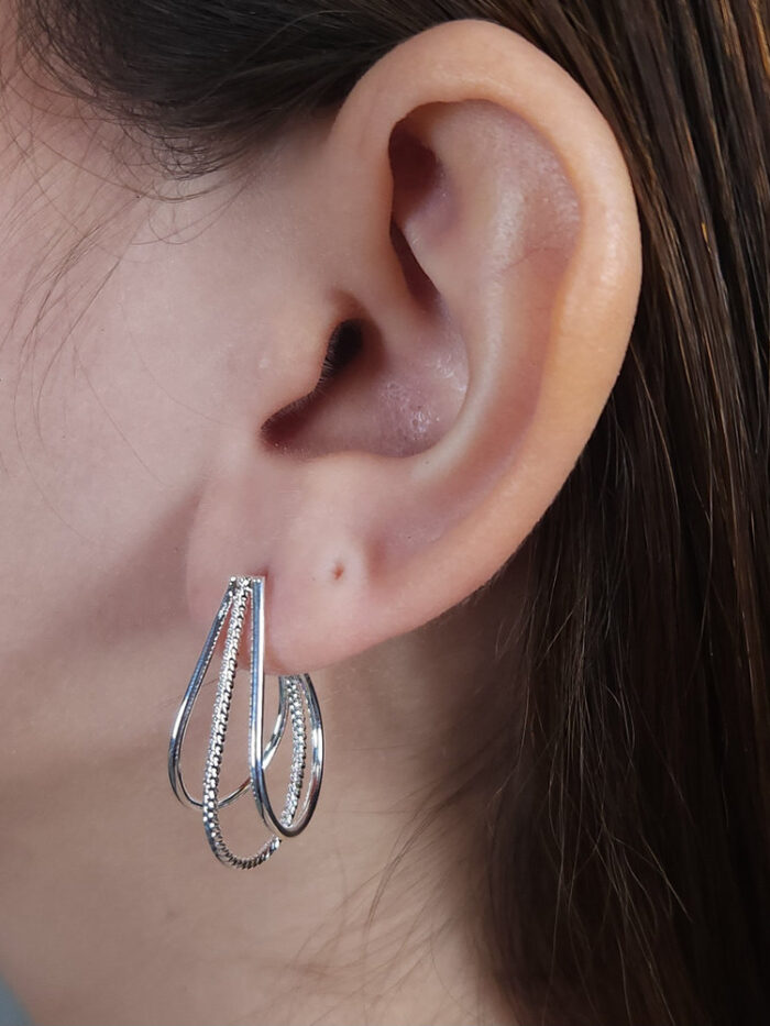 Brinco três fios longos