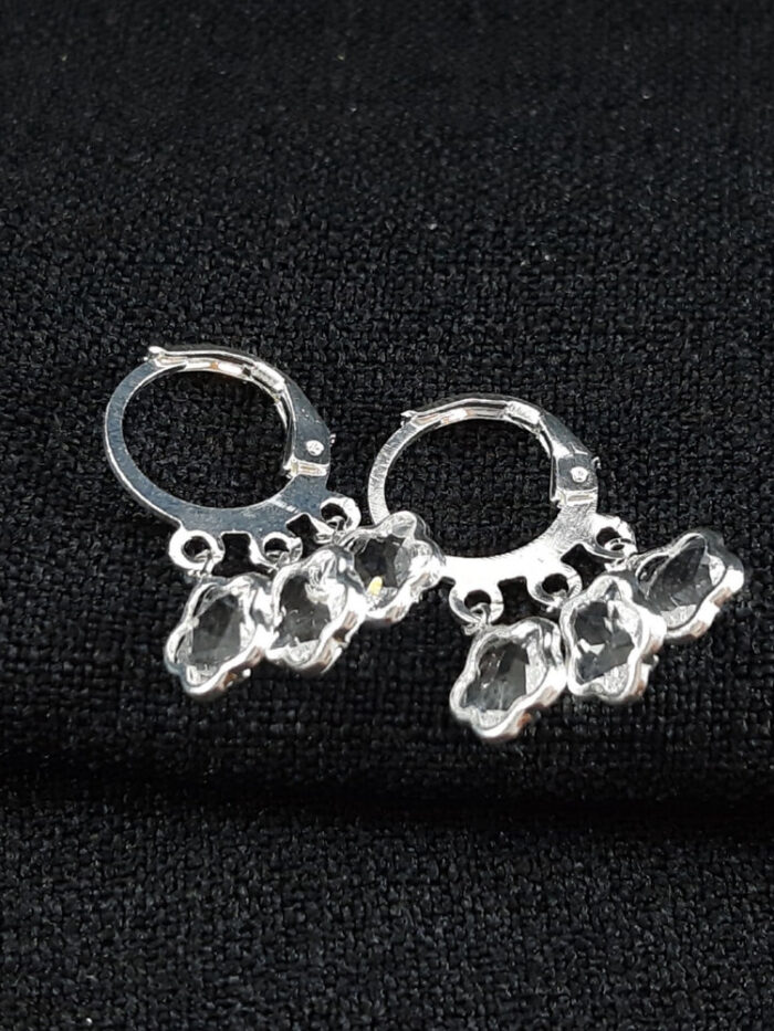 Brinco argolinha infantil com flores em cristal