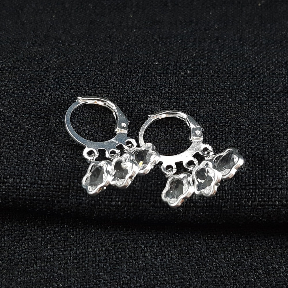 Brinco argolinha infantil com flores em cristal