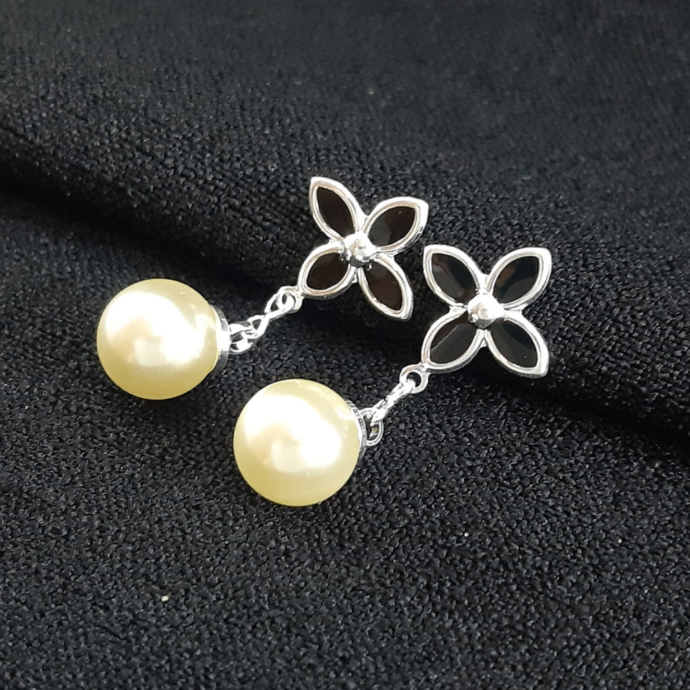 Brinco base flor pêndulo pérola - Imagem 3