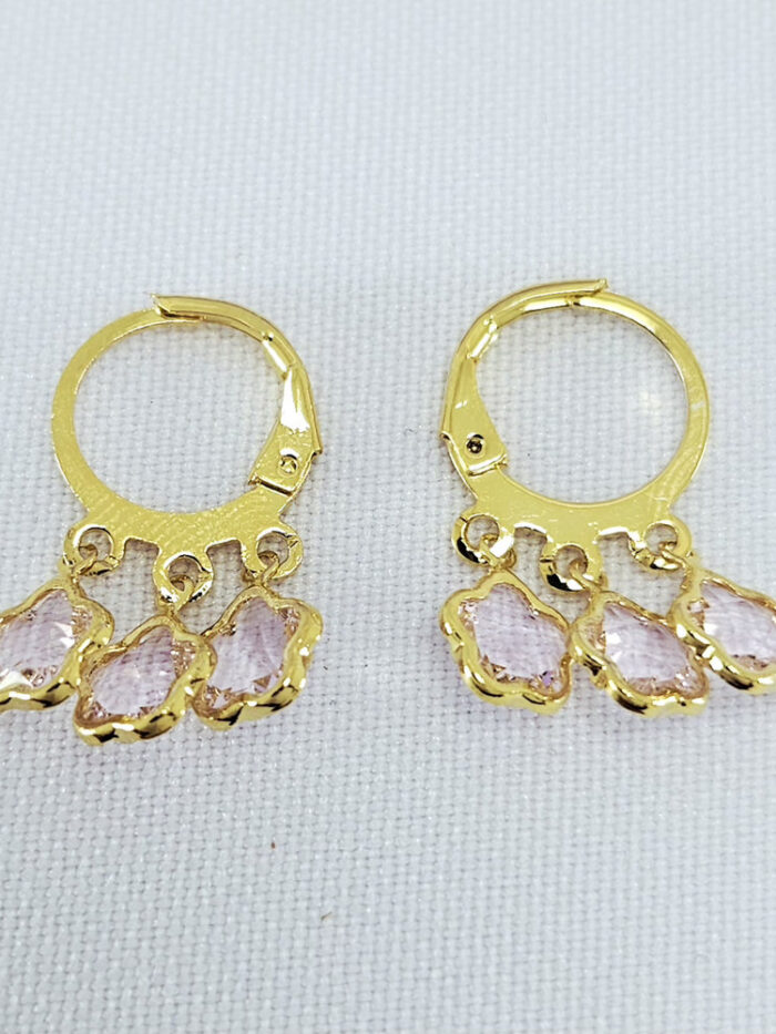 Brinco argola infantil com pingente flor em cristal