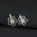 Brinco gancho flor vazada