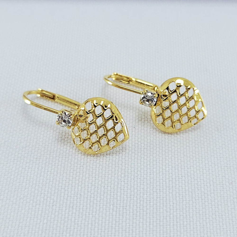 Brinco gancho coração vazado